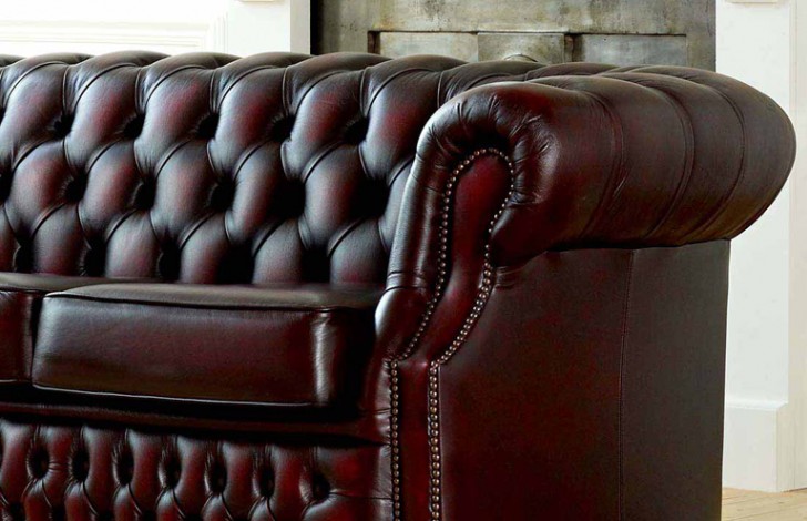 Traditional chesterfield leather store sofas