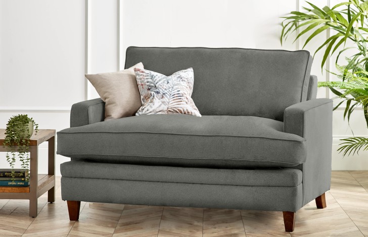 Everest Loveseat