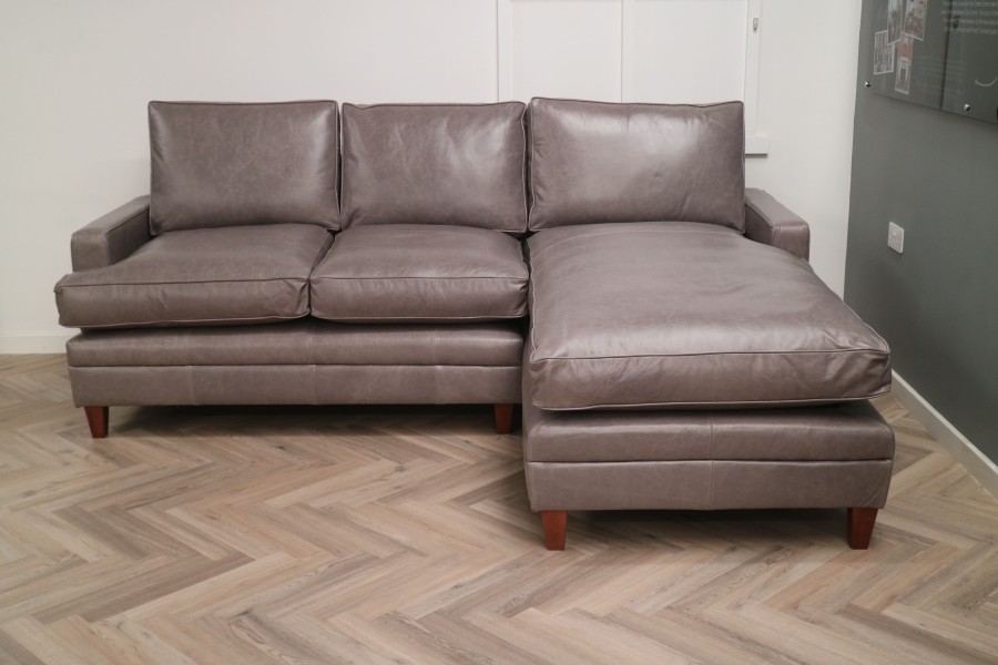 Everest Leather Chaise Sofa - 2.5 x  Rhf Chaise Sofa - Old English Lead