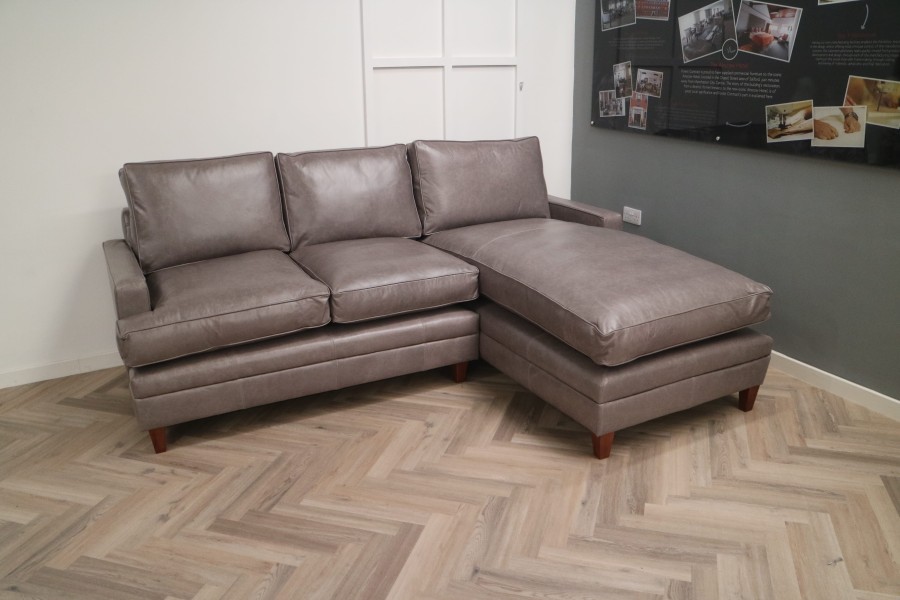 Everest Leather Chaise Sofa - 2.5 x  Rhf Chaise Sofa - Old English Lead