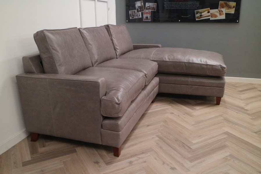 Everest Leather Chaise Sofa - 2.5 x  Rhf Chaise Sofa - Old English Lead