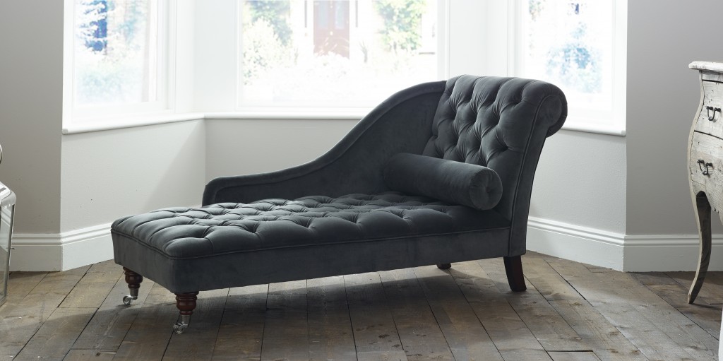 The English Bed Chaise